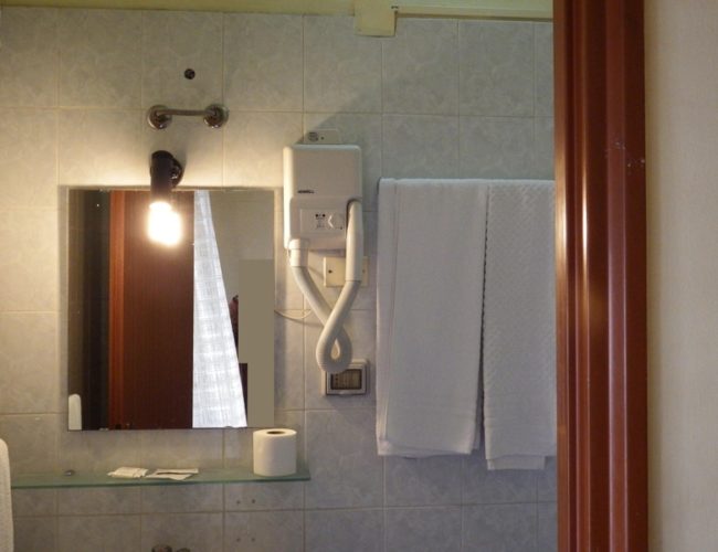 bagno in camera hotel touring messina