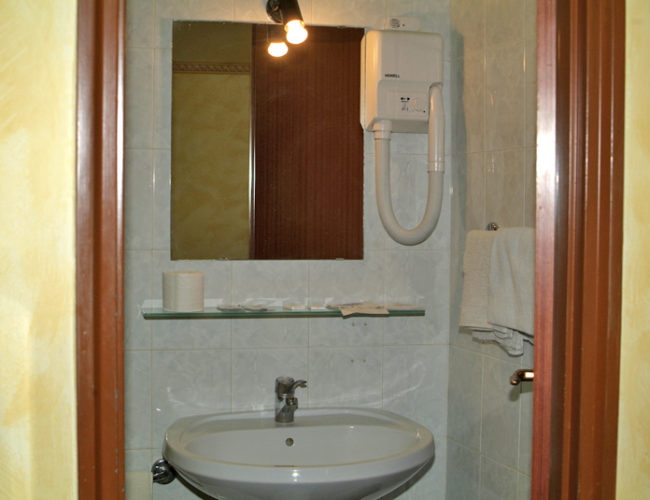 bagno lavandino hotel touring messina