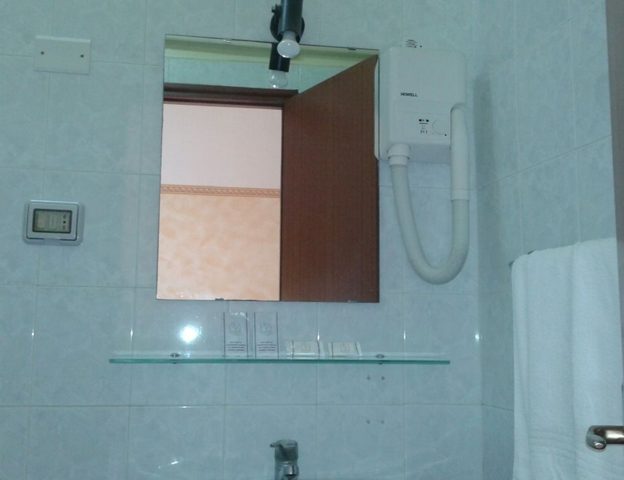 Bagno in camera phon Hotel Touring Messina