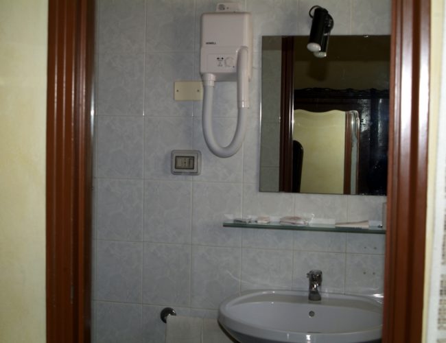 bagno specchio hotel touring messina