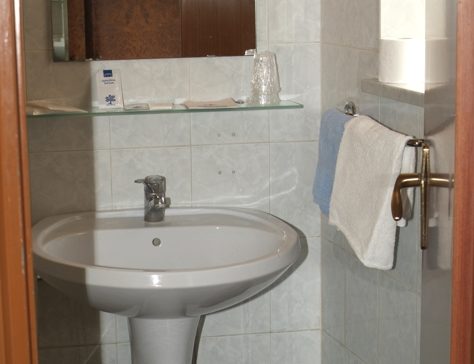 bagno in camera hotel touring messina