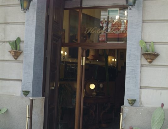 ingresso hotel touring messina