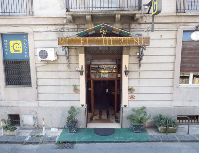 ingresso hotel touring messina