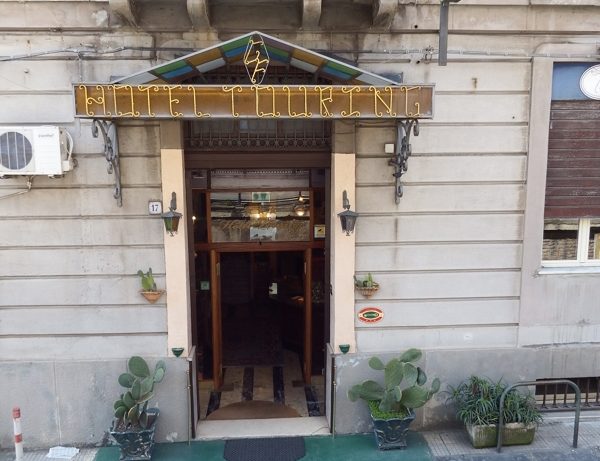 ingresso hotel touring messina