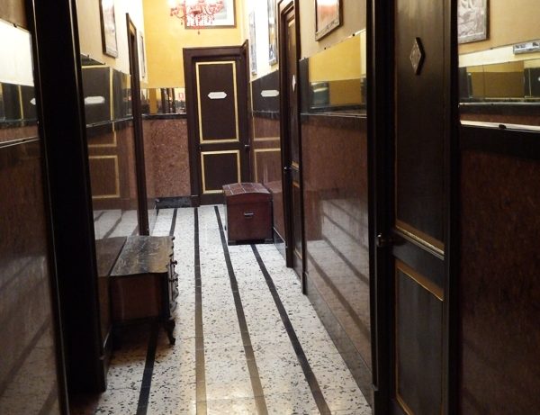 corridoio hotel touring messina